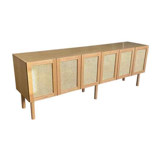 Mueble de Ruan, vista lateral, cuenta con dos amplios entrepaños a lo largo de todo el mueble.